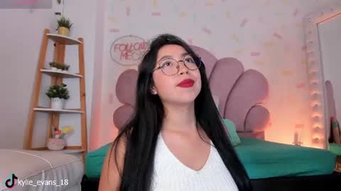 Snapshot of kylie_evans_18 chatting on July 16, 11:11 pm Kylie online show from July 16, 11:11 pm