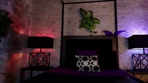 Snapshot of kylie_foxxxy chatting on November 22, 7:35 pm Kylie online show from November 22, 7:35 pm