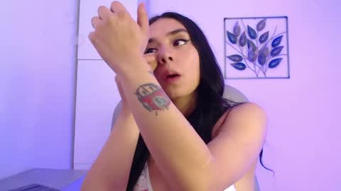 Snapshot of kylie_golden chatting on December 8, 12:08 pm Kylie Myers online show from December 8, 12:08 pm