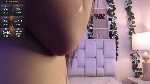 Snapshot of kylie_golden chatting on December 10, 5:33 pm Kylie Myers online show from December 10, 5:33 pm