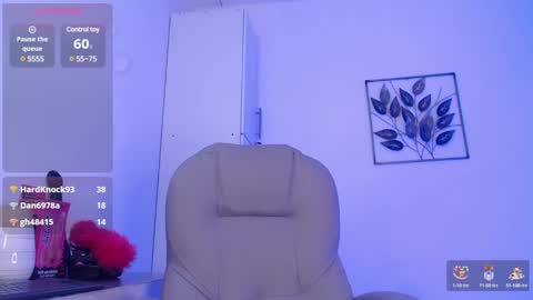 Snapshot of kylie_golden chatting on December 28, 7:01 pm Kylie Myers online show from December 28, 7:01 pm