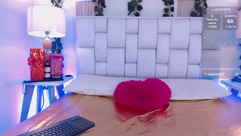 Snapshot of kylie_golden chatting on January 15, 3:29 pm Kylie Myers online show from January 15, 3:29 pm