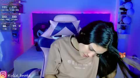 Snapshot of kylie_hottt_ chatting on January 5, 12:20 am k ylie online show from January 5, 12:20 am