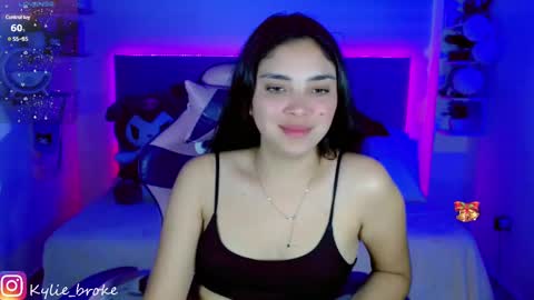 Snapshot of kylie_hottt_ chatting on January 6, 12:05 am k ylie online show from January 6, 12:05 am