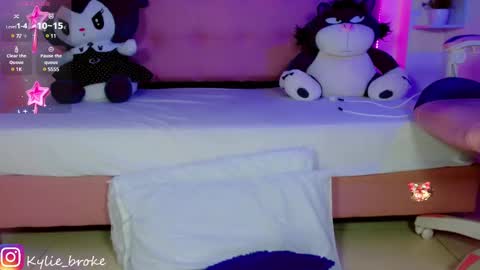 Snapshot of kylie_hottt_ chatting on January 16, 1:27 am k ylie online show from January 16, 1:27 am