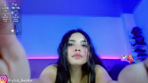 Snapshot of kylie_hottt_ chatting on February 1, 1:02 am k ylie online show from February 1, 1:02 am