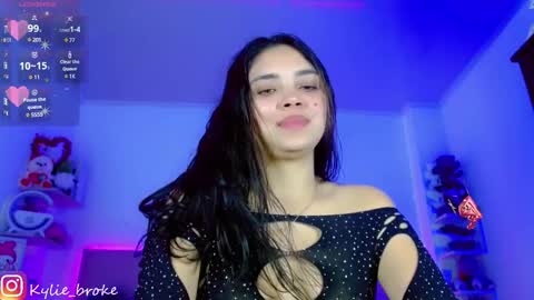 Snapshot of kylie_hottt_ chatting on February 1, 9:29 pm k ylie online show from February 1, 9:29 pm
