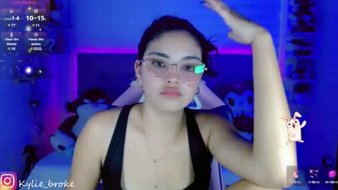 Snapshot of kylie_hottt_ chatting on February 5, 9:07 pm k ylie online show from February 5, 9:07 pm