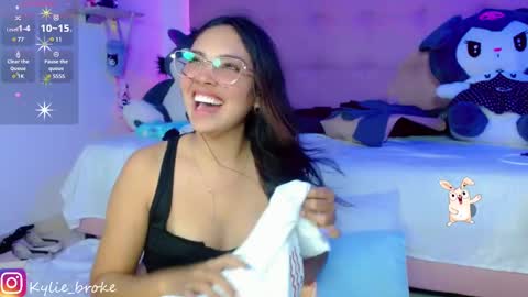 Snapshot of kylie_hottt_ chatting on February 6, 12:11 am k ylie online show from February 6, 12:11 am
