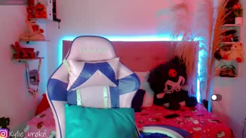 k ylie online show from October 31, 9:16 pm