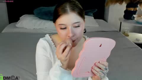 Kylie online show from June 15, 11:23 am