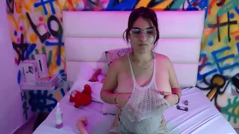 Melissa online show from January 8, 4:44 pm