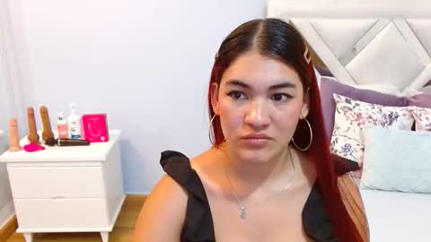 Melissa online show from June 3, 2:33 pm