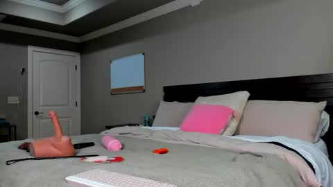 Kylie online show from October 7, 1:52 pm