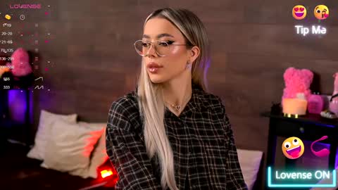 Kylie online show from December 8, 9:19 pm