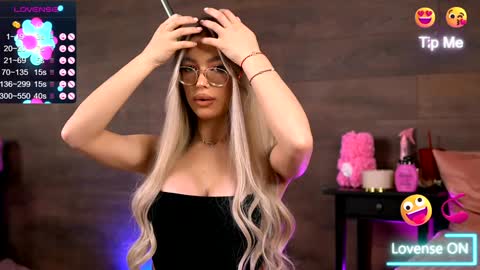 Kylie online show from December 15, 7:53 pm