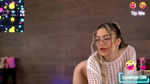 Kylie online show from December 18, 10:13 pm