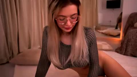 Kylie online show from June 22, 9:01 pm