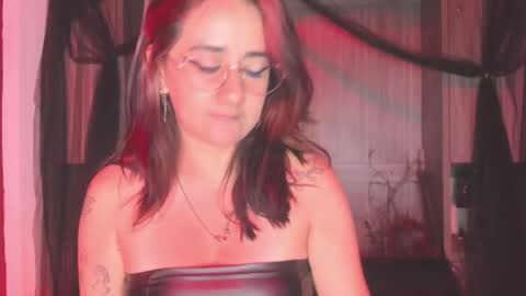 K Y L I E online show from December 19, 1:18 pm