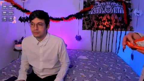 Snapshot of kylietimothee chatting on October 17, 7:05 pm kylietimothee online show from October 17, 7:05 pm