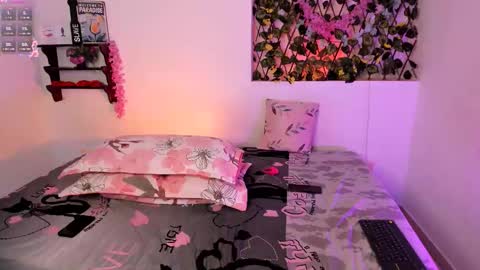 Snapshot of kylietimothee chatting on March 11, 7:31 pm kylietimothee online show from March 11, 7:31 pm