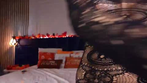 Kylie  online show from October 20, 8:37 am