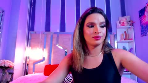 Snapshot of kylievictoria_ chatting on December 10, 4:24 am Kylie online show from December 10, 4:24 am