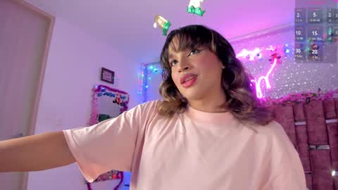 Snapshot of kylievictoria_ chatting on December 19, 4:02 am Kylie online show from December 19, 4:02 am
