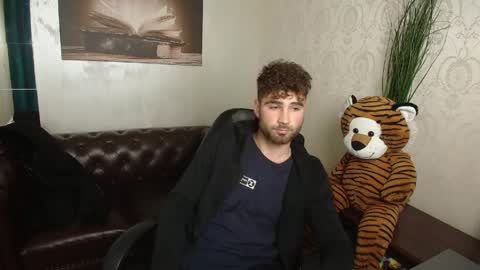 KyloEast online show from May 4, 4:41 am