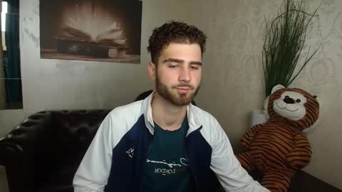 KyloEast online show from May 11, 7:03 am