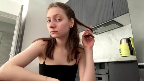 Snapshot of kyragraise chatting on June 2, 12:18 pm Kira online show from June 2, 12:18 pm