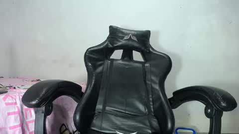 Snapshot of kyrasmith146749 chatting on June 4, 2:12 pm kyrasmith146749 online show from June 4, 2:12 pm