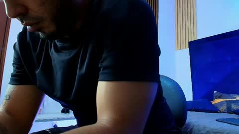 Snapshot of kyro_blaze chatting on June 3, 2:33 pm Kyro Blaze online show from June 3, 2:33 pm