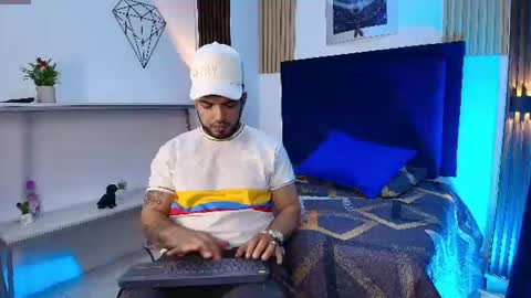 Snapshot of kyro_blaze chatting on June 12, 11:09 am Kyro Blaze online show from June 12, 11:09 am