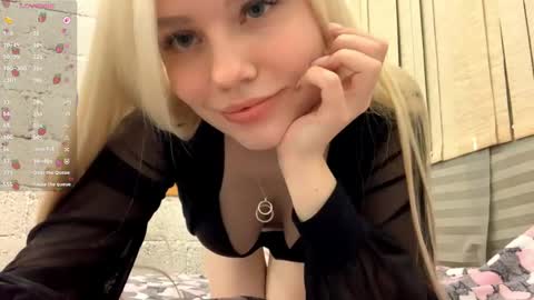 Snapshot of l1sa_bun chatting on June 9, 6:30 pm Alice online show from June 9, 6:30 pm