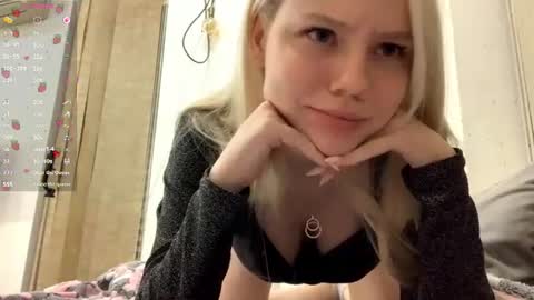Snapshot of l1sa_bun chatting on June 13, 6:28 pm Alice online show from June 13, 6:28 pm