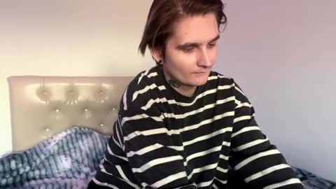 Snapshot of l1saazart chatting on December 3, 12:25 pm Lisa online show from December 3, 12:25 pm