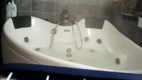 Snapshot of l_a_d_y chatting on March 1, 7:37 pm pelle and lady online show from March 1, 7:37 pm