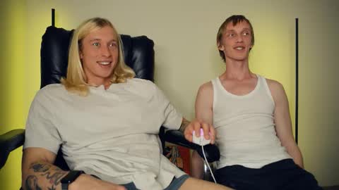 Snapshot of l_adonis_l chatting on October 8, 6:11 am Adonis online show from October 8, 6:11 am