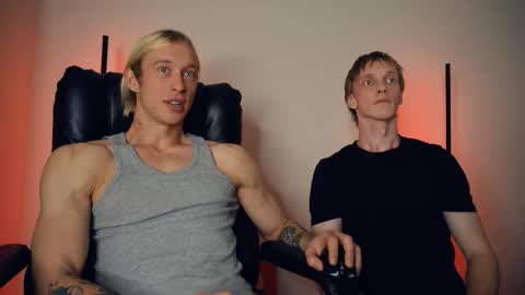 Snapshot of l_adonis_l chatting on October 9, 4:43 am Adonis online show from October 9, 4:43 am