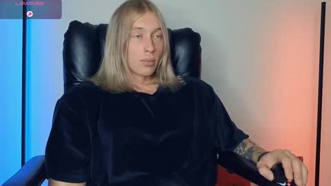 Snapshot of l_adonis_l chatting on November 3, 6:36 am Adonis online show from November 3, 6:36 am