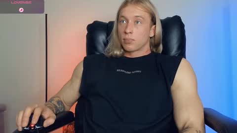 Snapshot of l_adonis_l chatting on November 7, 11:10 am Adonis online show from November 7, 11:10 am