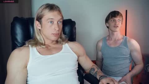 Snapshot of l_adonis_l chatting on December 5, 7:06 am Adonis online show from December 5, 7:06 am