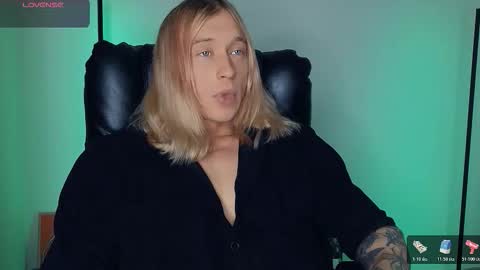 Snapshot of l_adonis_l chatting on December 20, 7:37 am Adonis online show from December 20, 7:37 am