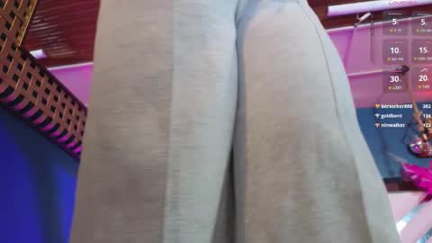 Snapshot of laady_brownn chatting on February 21, 11:33 am Cris online show from February 21, 11:33 am