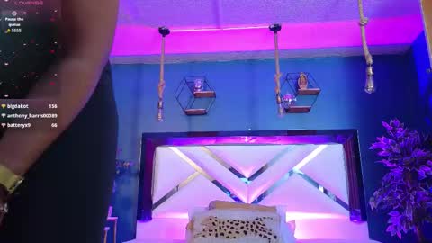 Snapshot of laady_brownn chatting on March 5, 11:28 am Cris online show from March 5, 11:28 am