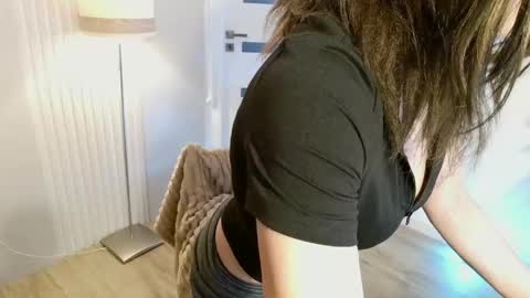 Snapshot of laady_lea chatting on June 6, 3:39 pm Lady Pearl online show from June 6, 3:39 pm