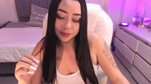  L A R A   online show from May 19, 8:59 pm