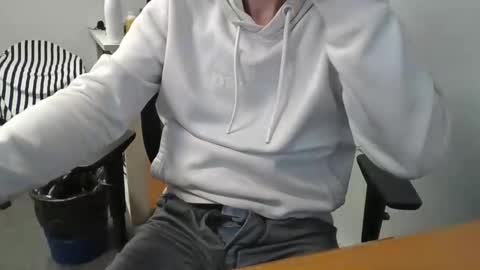 Snapshot of labelette007 chatting on January 9, 2:42 pm labelette007 online show from January 9, 2:42 pm