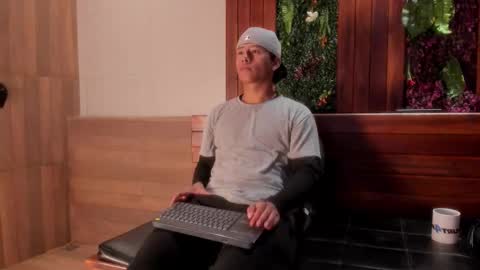 Snapshot of labrinthteasing chatting on September 19, 2:29 pm labrinthteasing online show from September 19, 2:29 pm